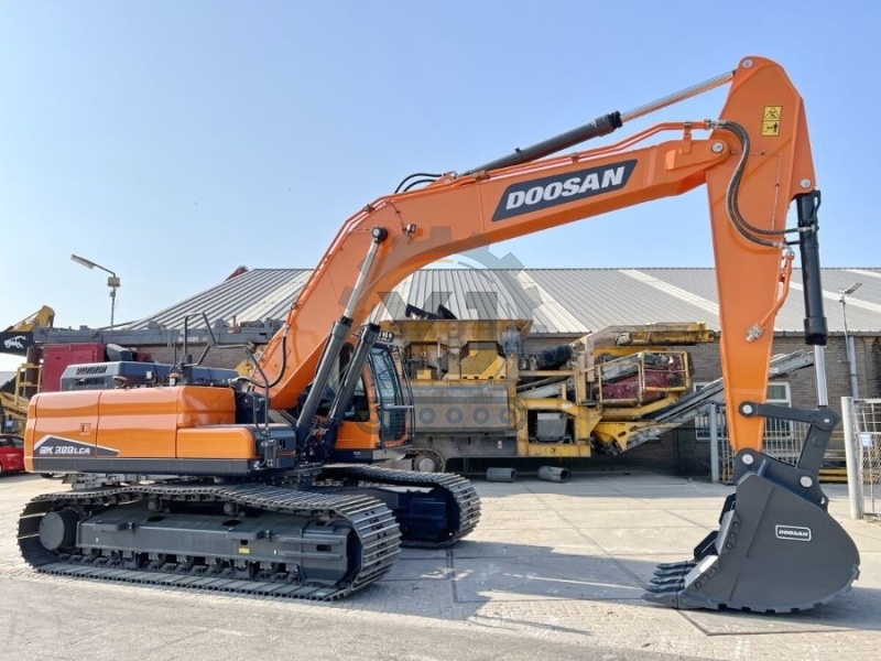 Dx300LC Used Doosan Excavator Equipment For Large Scale Construction