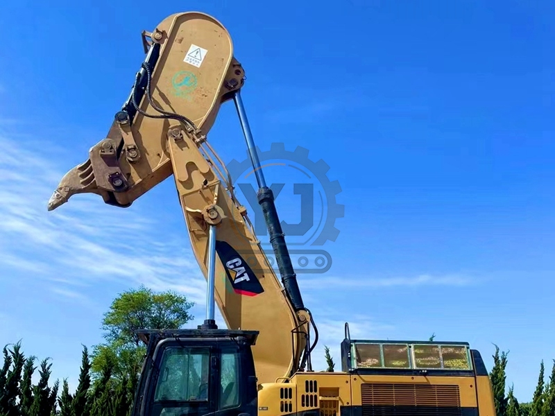 Used CAT Heavy Equipment Crawler Excavator 374d  Digger for Sale