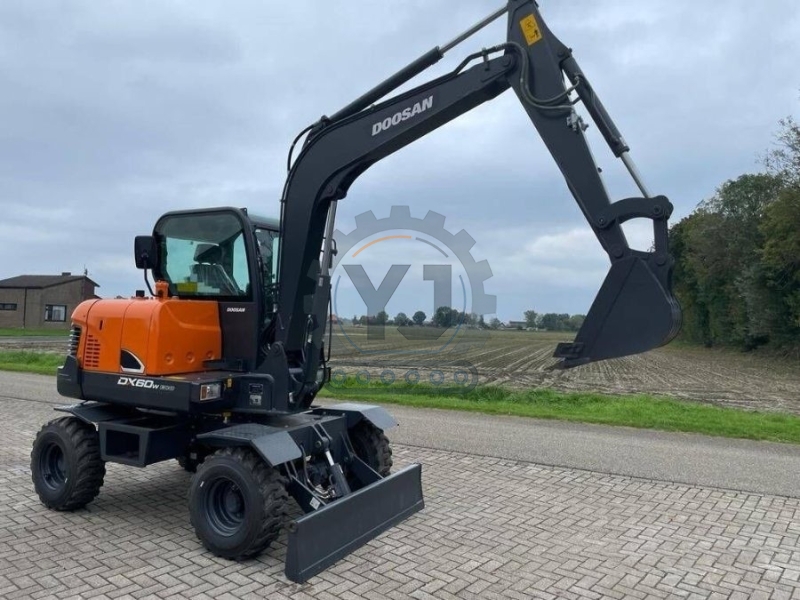 Rubber Wheel Used Doosan Excavator Machinery DX60W 5550KG