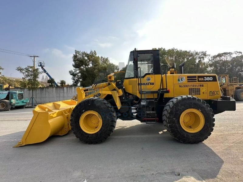 Small Komatsu WA380 Wheel Front Loader Used Japan Made Original