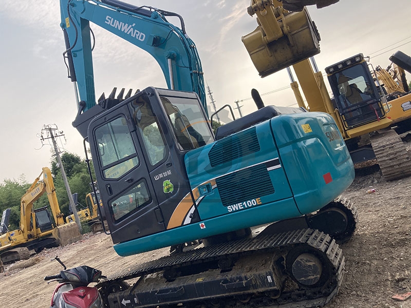 Small Earthmoving Machinery Sunward SWE100E Used Crawler Home Excavator 10tons Swe100 Mini Farm Digger for Sale