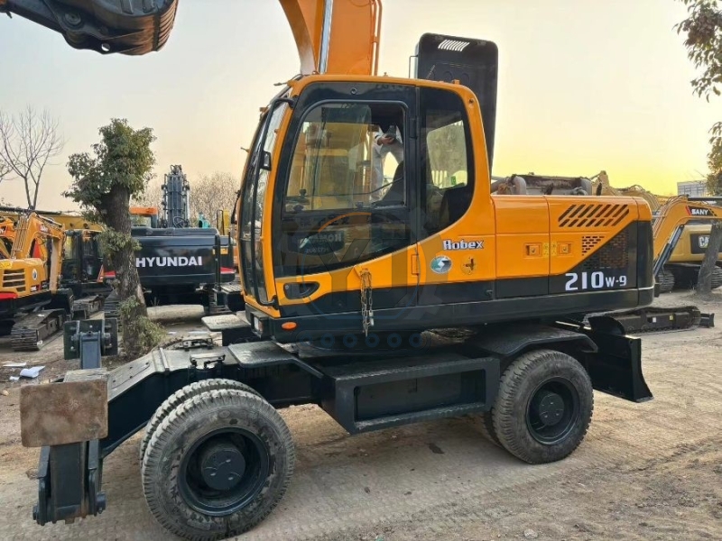 R210w-9 Wheel Used Hyundai Excavator 21950KW 21 Ton For Construction