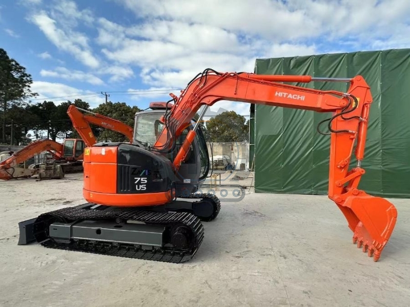 7 Ton Used Hitachi ZX75US-A Excavator Original Japan Mini Model