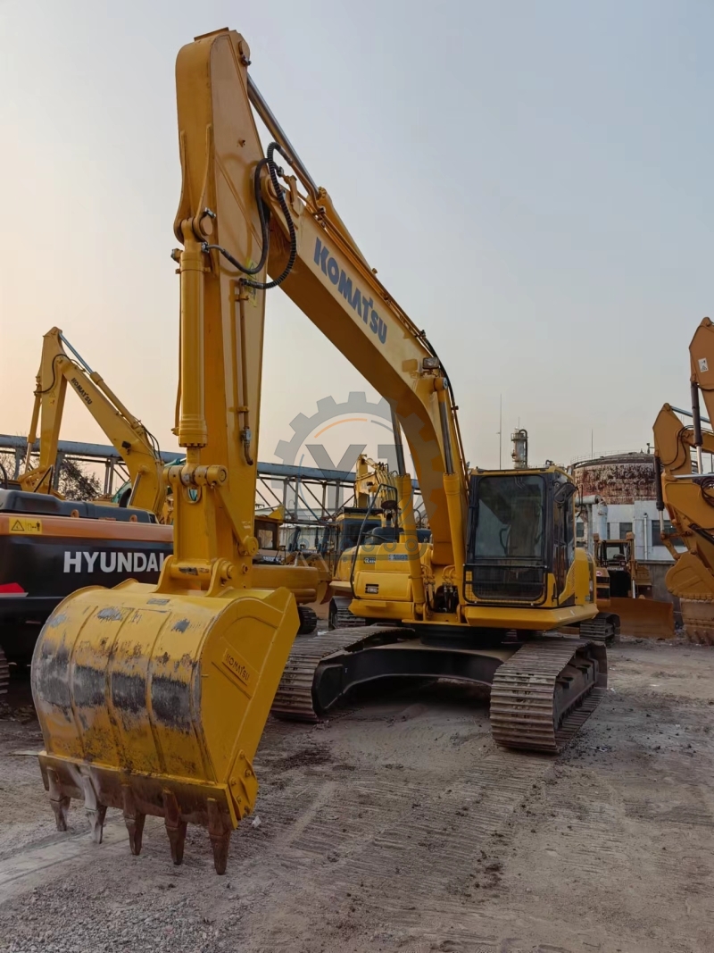 Japan Used Komatsu PC240 PC240-8 Medium Excavator 24ton Second Hand Komatsu 240 240-8 Earth Moving Digger Construction Machinery