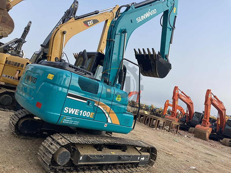 Small Earthmoving Machinery Sunward SWE100E Used Crawler Home Excavator 10tons Swe100 Mini Farm Digger for Sale