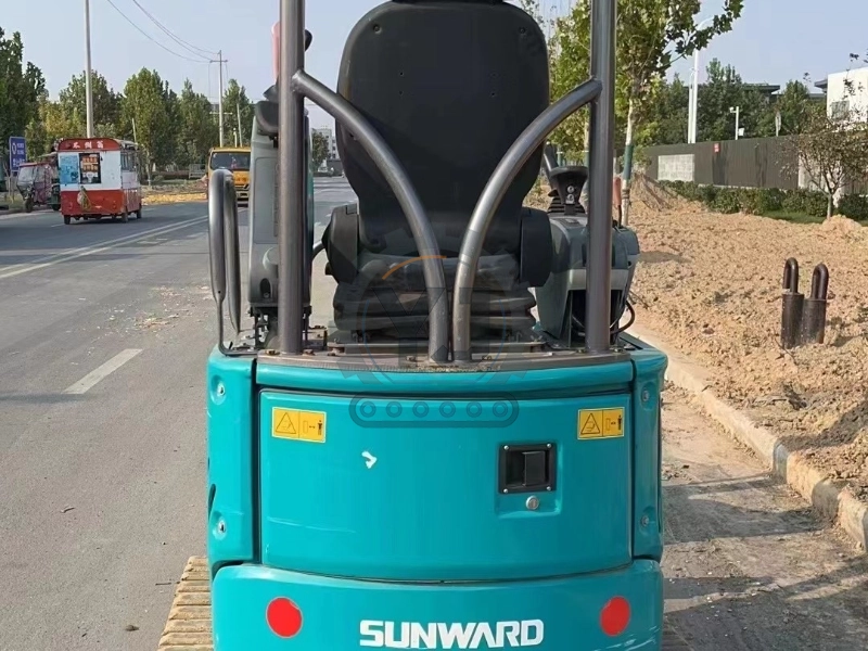 Fairly Used Power Operating Sunward Swe18uf Mini Excavator 1.8 Ton For Sale