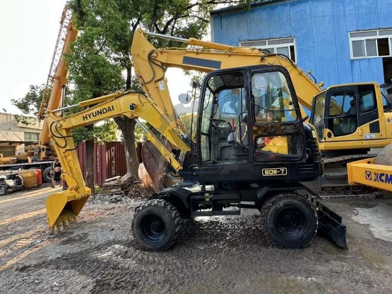 Original Hyundai R60w-7 Pre Owned Mini Excavator Used Wheel Digger 6 Ton