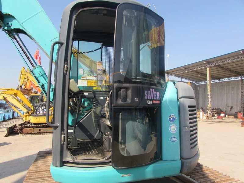 used digger excavator Kobelco SK75 secondhand 7.5ton excavator for sale