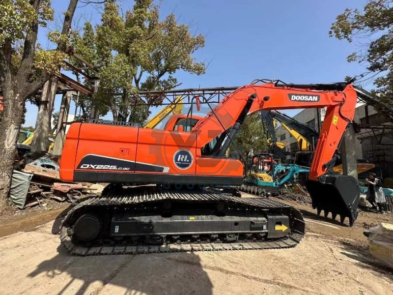 Doosan Dx225LC-9C Dx300 Used Excavator Equipment Construction Digging Machine