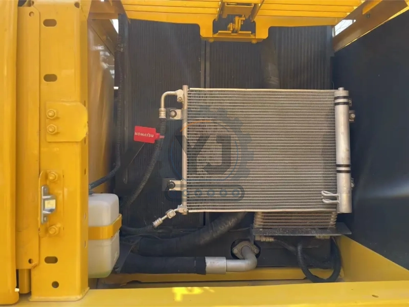 Japanese Hydraulic Used Komatsu PC200-8 Excavator Machine 2000KW 19Tonne