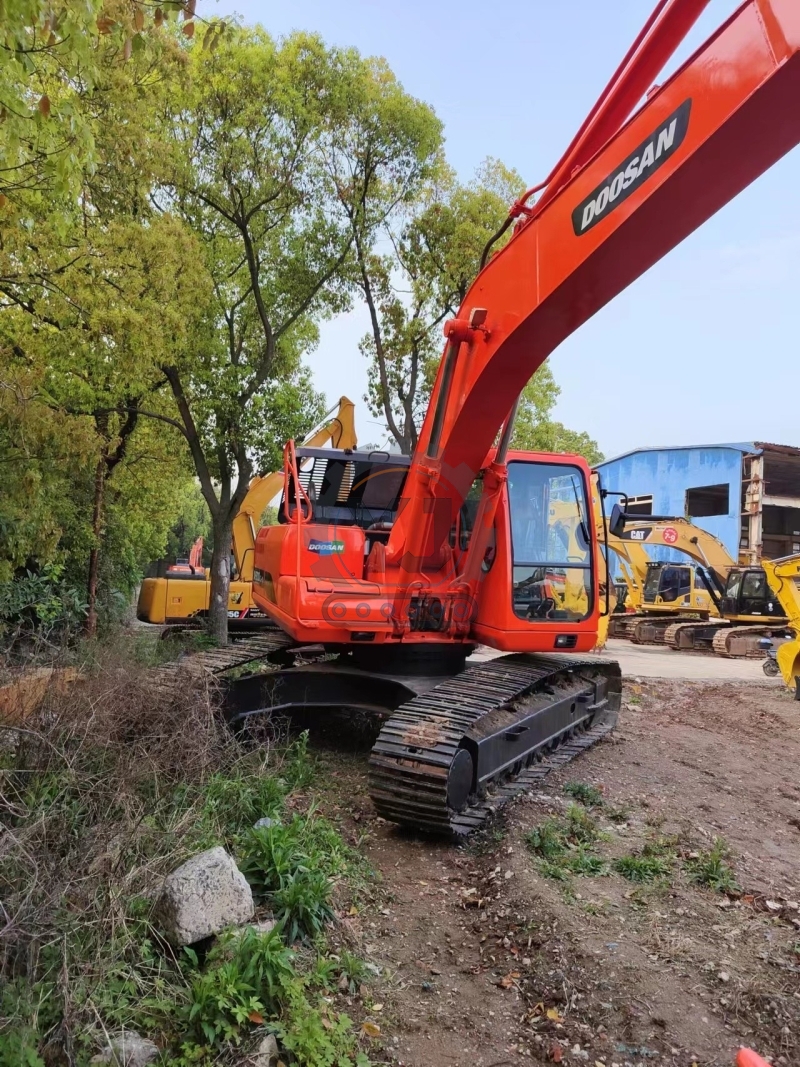 29T Doosan DH300LC Used Track Excavator Repossessed Road Digging Machine