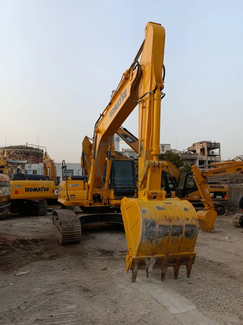 Japan Used Komatsu PC240 PC240-8 Medium Excavator 24ton Second Hand Komatsu 240 240-8 Earth Moving Digger Construction Machinery
