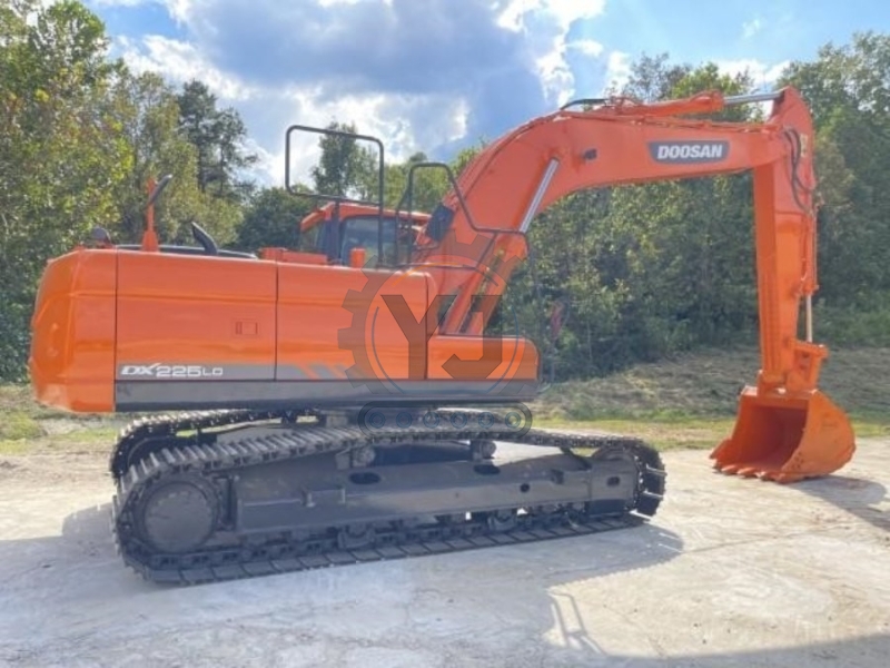 1900KW Doosan DX225LC Used Large Excavators Construction Digging Machine