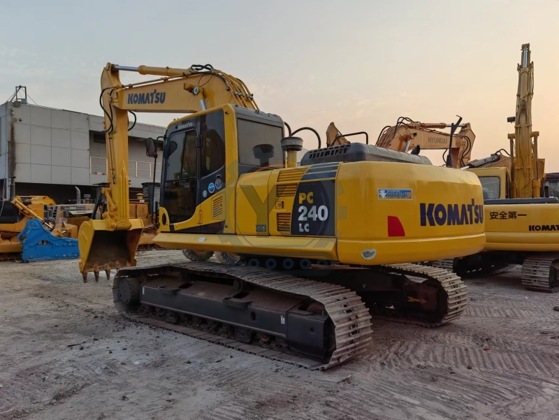Japan Used Komatsu PC240 PC240-8 Medium Excavator 24ton Second Hand Komatsu 240 240-8 Earth Moving Digger Construction Machinery