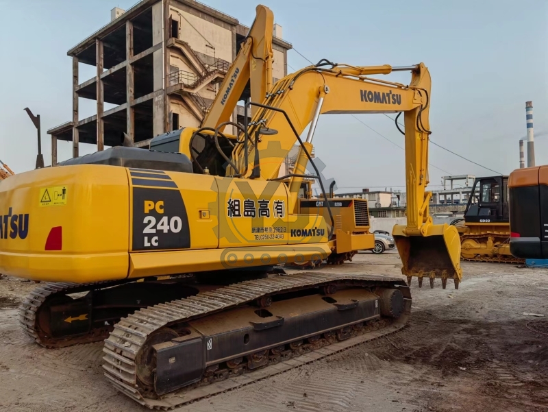 Japan Used Komatsu PC240 PC240-8 Medium Excavator 24ton Second Hand Komatsu 240 240-8 Earth Moving Digger Construction Machinery