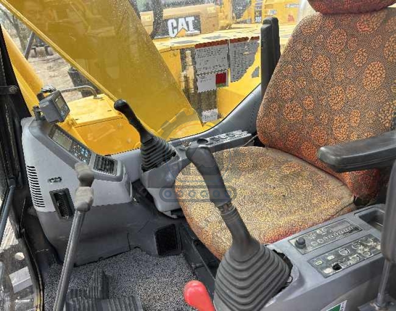 Japanese Used Komatsu Excavator PC128US Repossessed Mini Crawler