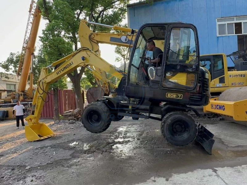 Original Hyundai R60w-7 Pre Owned Mini Excavator Used Wheel Digger 6 Ton