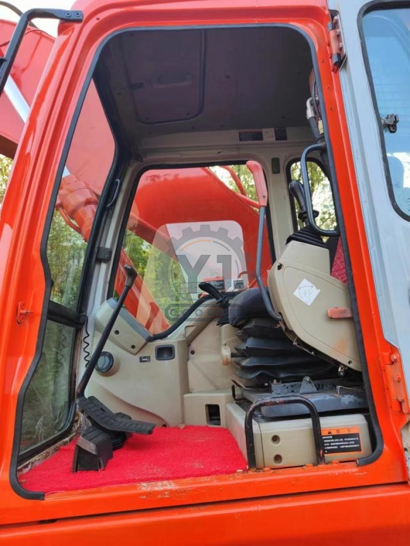 29T Doosan DH300LC Used Track Excavator Repossessed Road Digging Machine