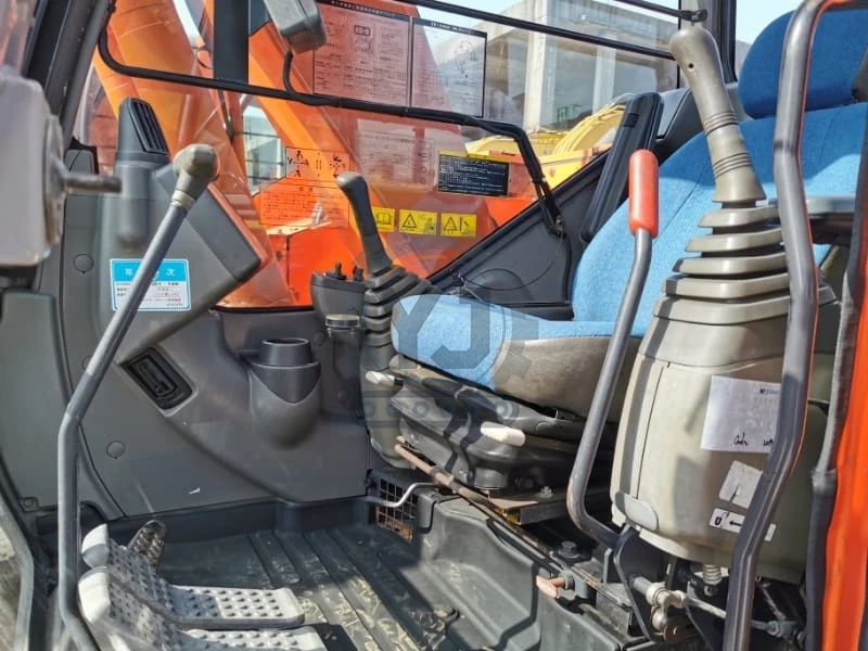 Little Working Hours Used Cheap Hitachi 135 Excavator