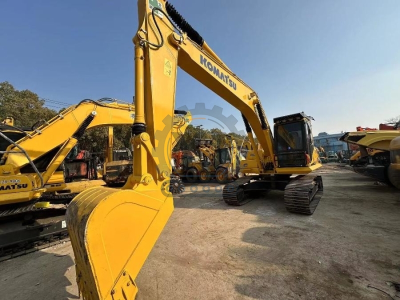 2000KW Engineering Used Komatsu Excavator Equipment PC200-8 19Tonne