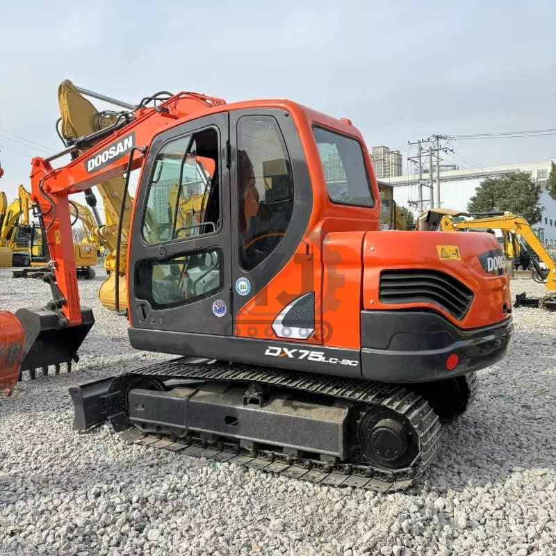 Powerful second-hand 7ton wheeled crawler DX75 excavator for sale