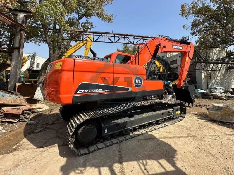Doosan Dx225LC-9C Dx300 Used Excavator Equipment Construction Digging Machine
