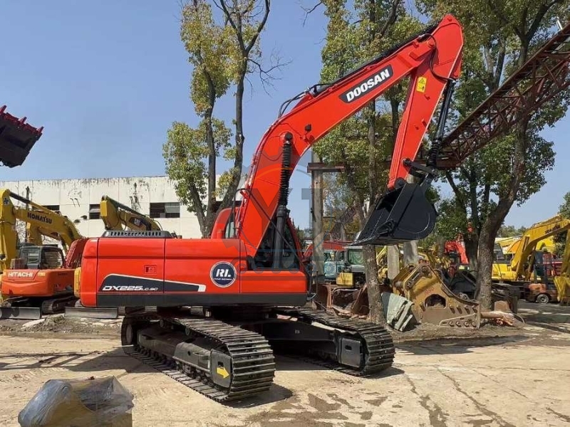 Doosan Dx225LC-9C Dx300 Used Excavator Equipment Construction Digging Machine